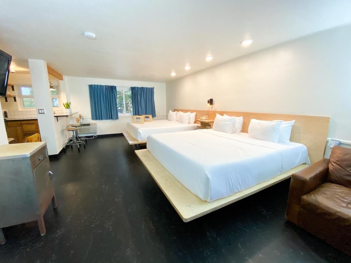 Studio Kitchenette with 2 King Beds -Non-Pet Friendly